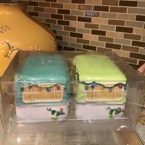 NIB Tag Mini Camper Salt and Pepper Shakers Christmas